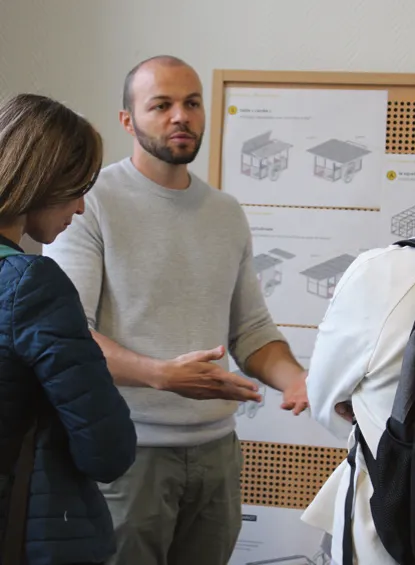 Présentation des plans de la structure aux habitants