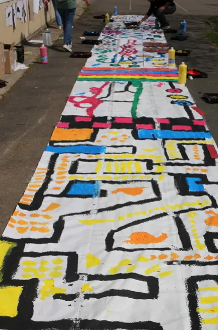 Fresque colorée terminée, vue du dessus